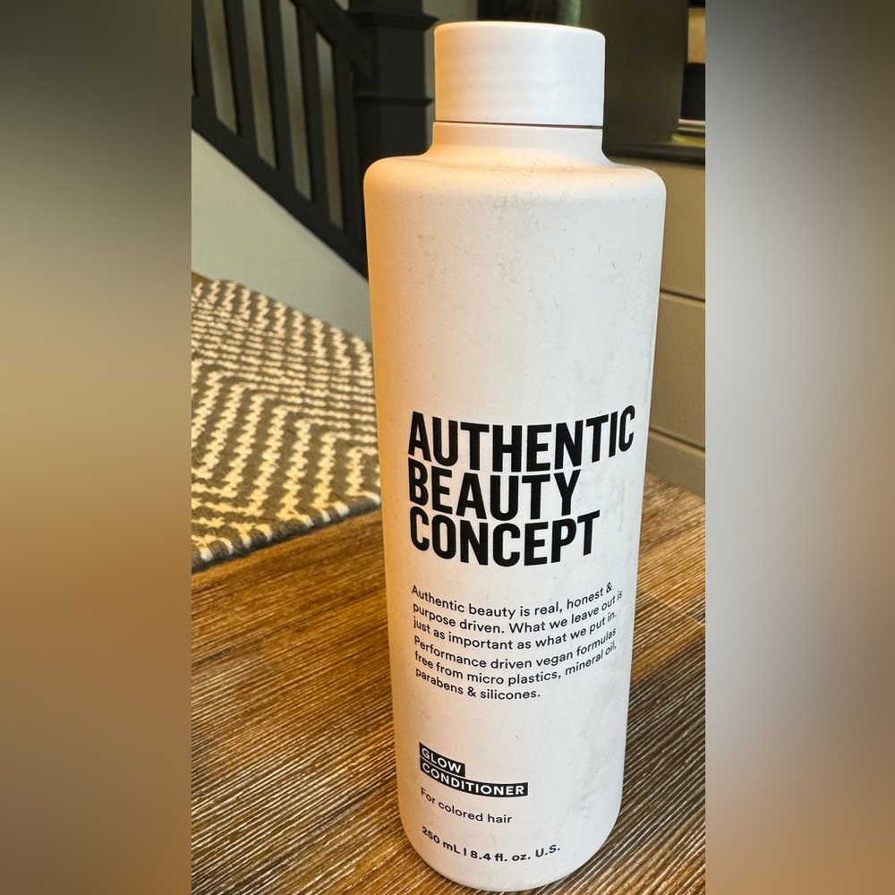 Authentic Beauty Concept Glow Conditioner for color treated hair